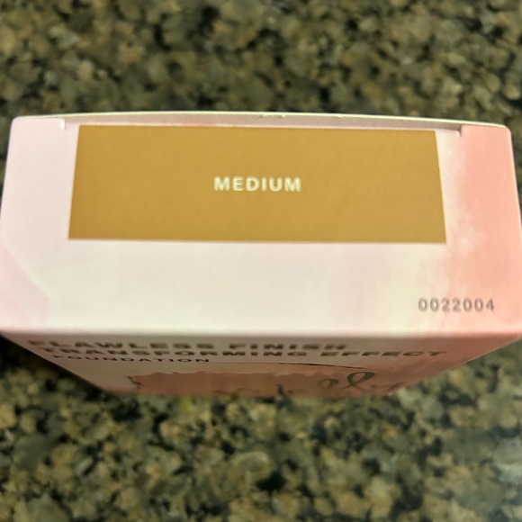 Mally Flawless Finish Transforming Effect Foundation - Picture 3 of 4